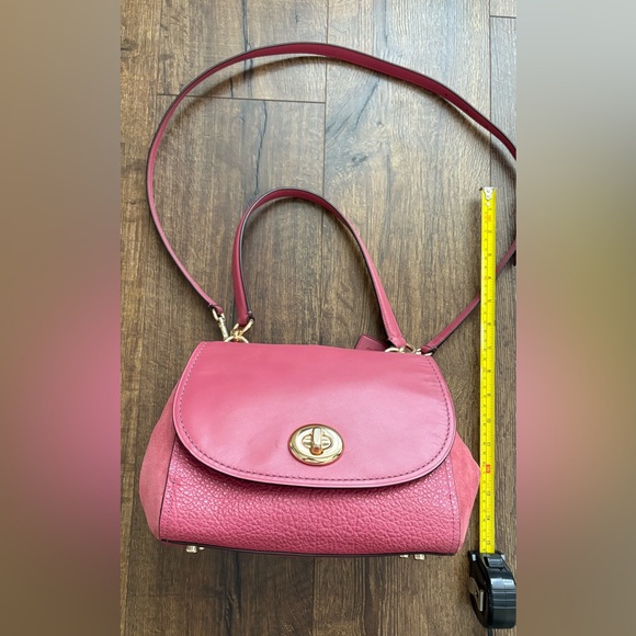 Coach F22348 Faye Carryall, Mixed Material Rouge/Gold - Picture 5 of 16